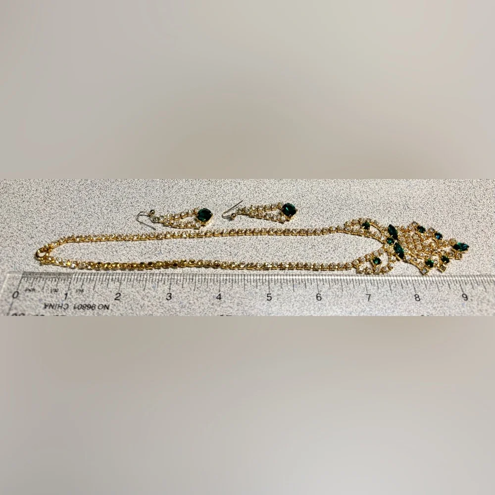 Vintage Gold and Green Jewelry Set - Picture 6 of 11